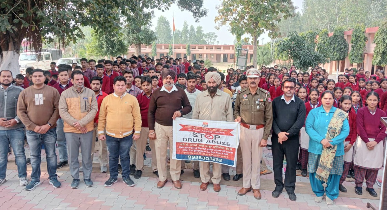 नशा करने वालों से दूर रहकर रह सकते हैं स्वस्थ - एएसआई प्रवीण कुमार